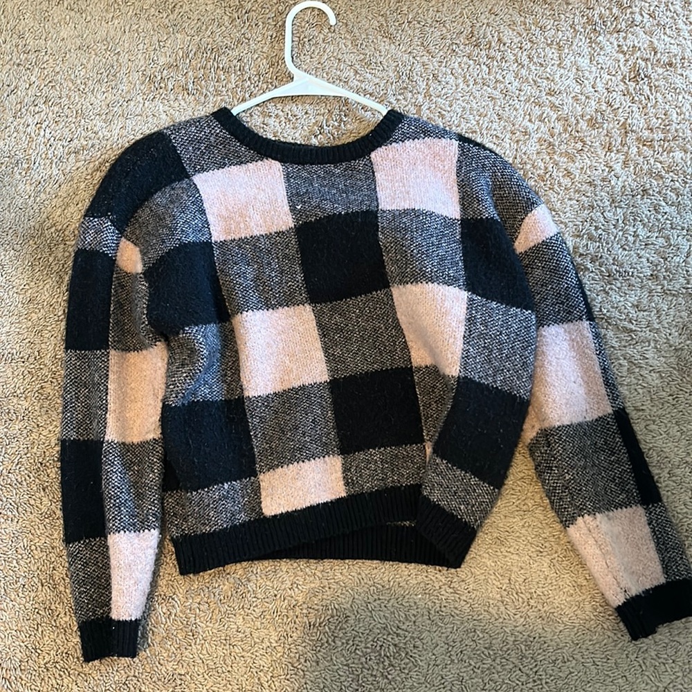 HM patched sweater